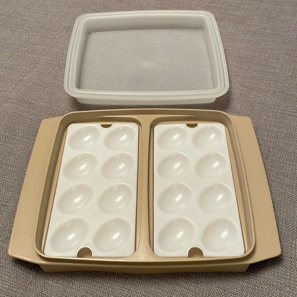 Tupperware Deviled Egg Container - Egg Holder Tan Color Base Good Condition - Picture 3 of 7